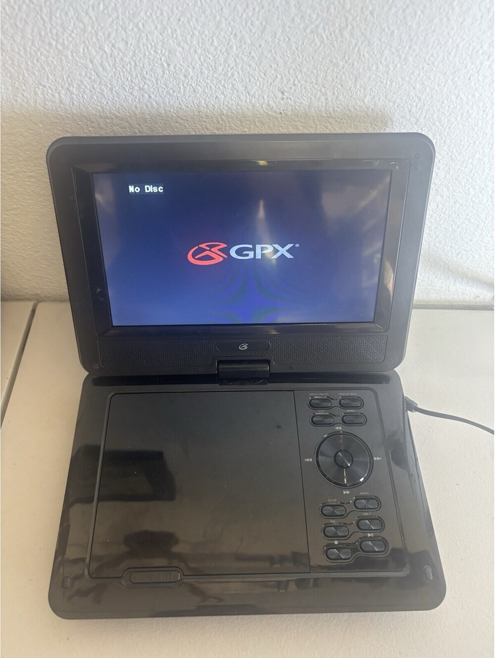 GPX New Black  9"Portable DVD Player -PD901B